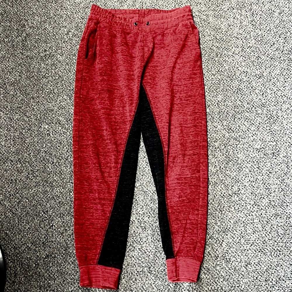 🌸3/$30🌸 REBEL STAR | Buckle red heather joggers/sweatpants